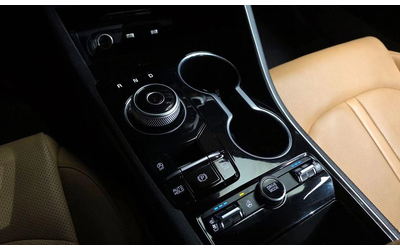 Kia K5 - автомобили, коли, обяви за нови и употребявани 8