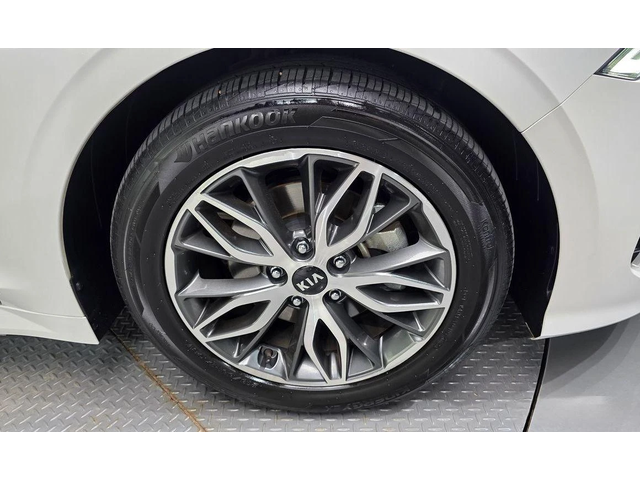 Kia K5 - автомобили, коли, обяви за нови и употребявани 4