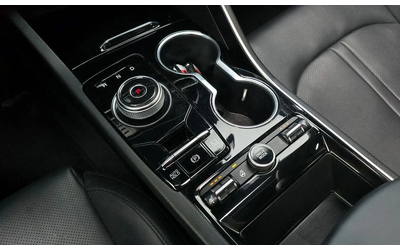 Kia K5 - автомобили, коли, обяви за нови и употребявани 8