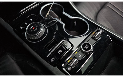 Kia K5 - автомобили, коли, обяви за нови и употребявани 8