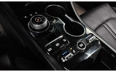 Kia K5 - автомобили, коли, обяви за нови и употребявани 8