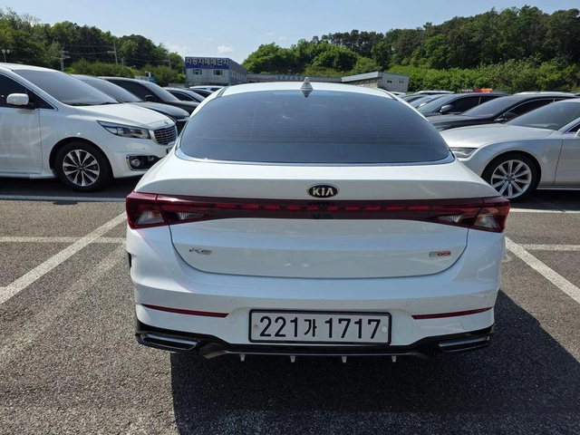 Kia K5 - автомобили, коли, обяви за нови и употребявани 3