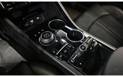 Kia K5 - автомобили, коли, обяви за нови и употребявани 8