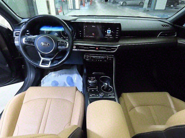 Kia K5 - автомобили, коли, обяви за нови и употребявани 9