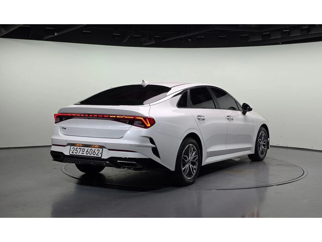 Kia K5 - автомобили, коли, обяви за нови и употребявани 1