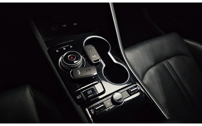 Kia K5 - автомобили, коли, обяви за нови и употребявани 8