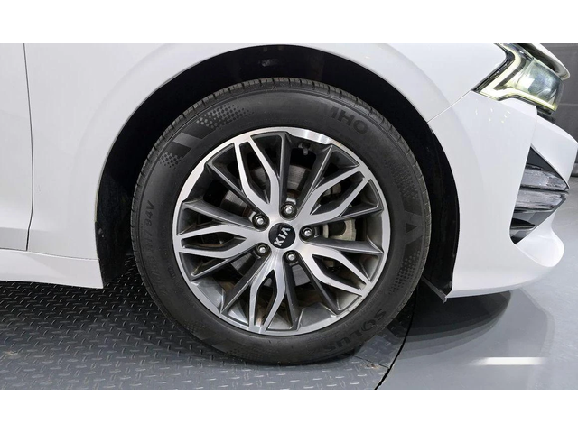 Kia K5 - автомобили, коли, обяви за нови и употребявани 4