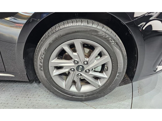 Kia K5 - автомобили, коли, обяви за нови и употребявани 4