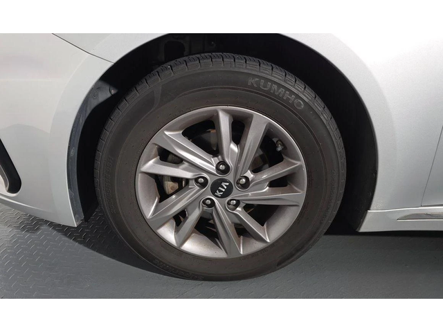 Kia K5 - автомобили, коли, обяви за нови и употребявани 4