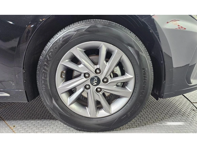 Kia K5 - автомобили, коли, обяви за нови и употребявани 4