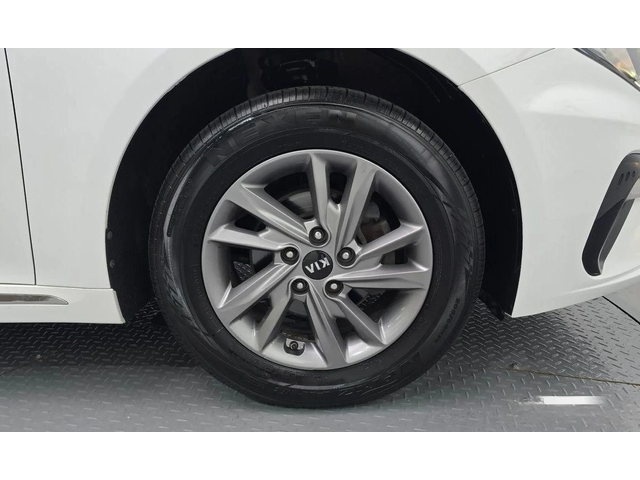 Kia K5 - автомобили, коли, обяви за нови и употребявани 4