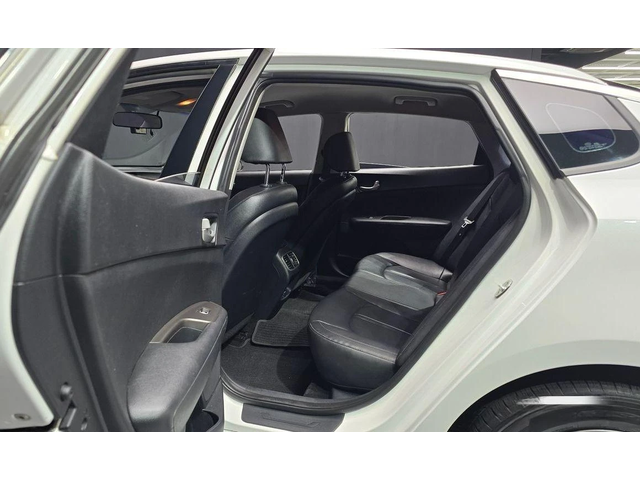 Kia K5 - автомобили, коли, обяви за нови и употребявани 12