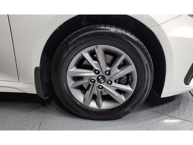 Kia K5 - автомобили, коли, обяви за нови и употребявани 4