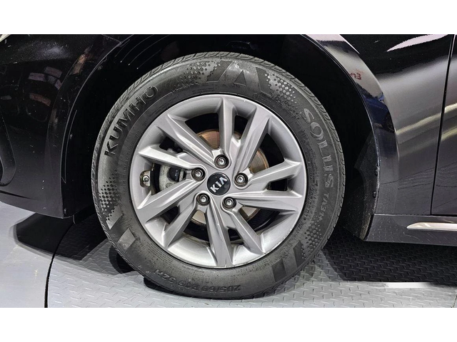 Kia K5 - автомобили, коли, обяви за нови и употребявани 4