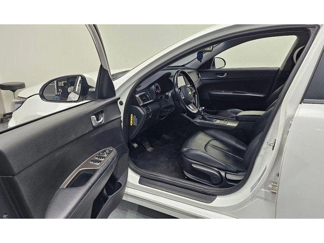 Kia K5 - автомобили, коли, обяви за нови и употребявани 9