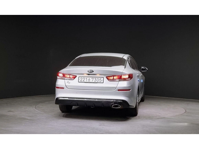 Kia K5 - автомобили, коли, обяви за нови и употребявани 4