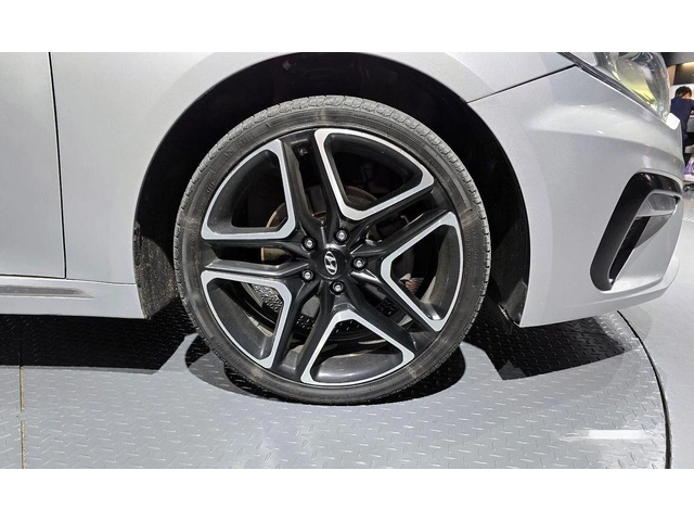 Kia K5 - автомобили, коли, обяви за нови и употребявани 4