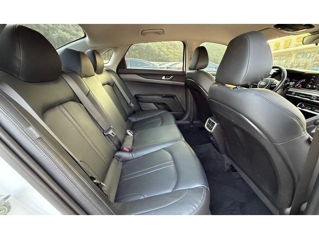 Kia K5 - автомобили, коли, обяви за нови и употребявани 8