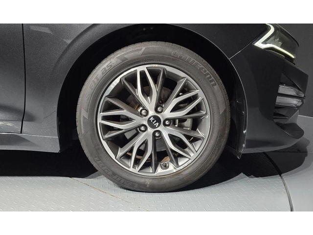 Kia K5 - автомобили, коли, обяви за нови и употребявани 4