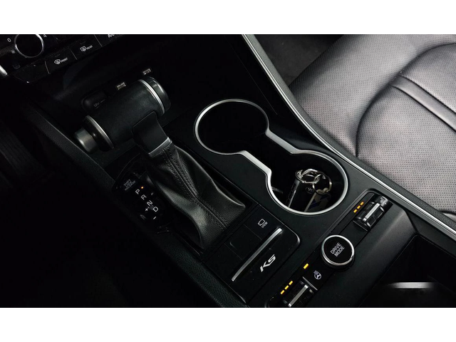 Kia K5 - автомобили, коли, обяви за нови и употребявани 8