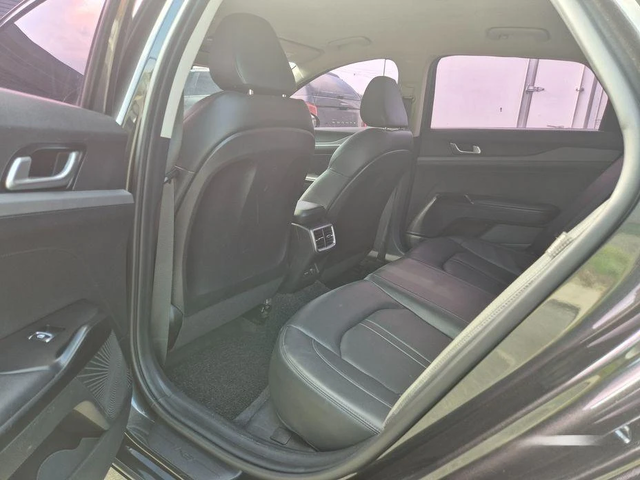 Kia K5 - автомобили, коли, обяви за нови и употребявани 8