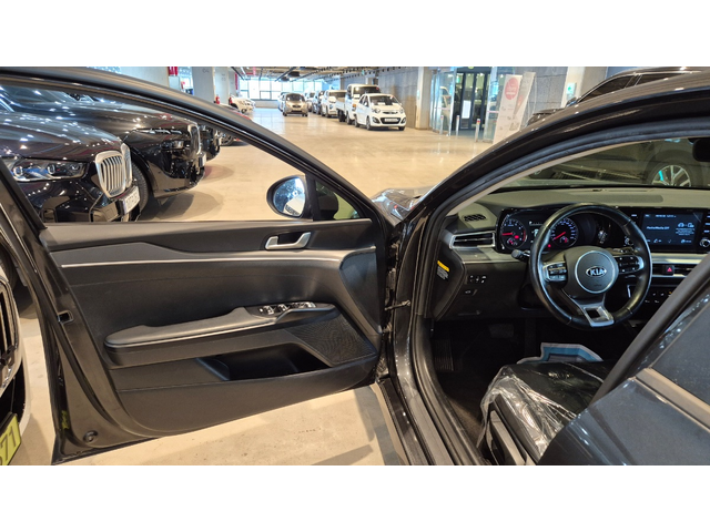 KIA K5 - автомобили, коли, обяви за нови и употребявани 8