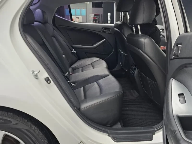 Kia K5 Lpi Deluxe - автомобили, коли, обяви за нови и употребявани 11