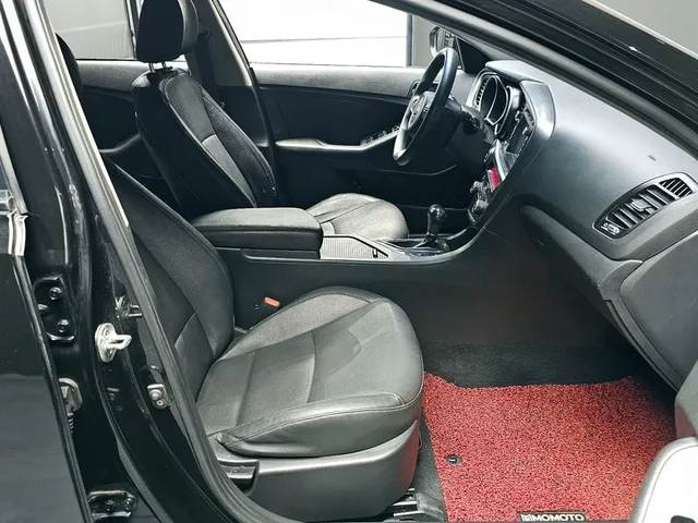 Kia K5 K5 Luxury - автомобили, коли, обяви за нови и употребявани 9