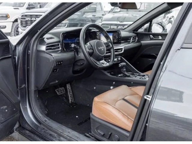 Kia K5 GT * ОБДУХВАНЕ * ПАНОРАМА * AWD * CARFAX * - автомобили, коли, обяви за нови и употребявани 4