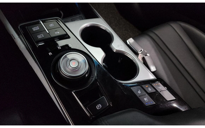 Kia K8 3.5 LPG 2WD Trendy - автомобили, коли, обяви за нови и употребявани 8