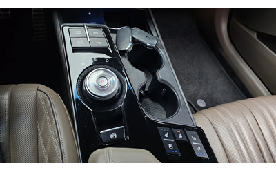 Kia K8 HYBRID SIGNATURE autogeorge.com - автомобили, коли, обяви за нови и употребявани 8