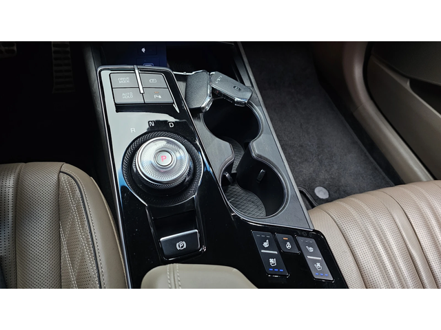 Kia K8 HYBRID SIGNATURE autogeorge.com - автомобили, коли, обяви за нови и употребявани 8