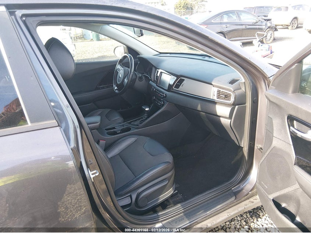 Kia Niro 1.6L I-4 DI, DOHC, VVT, 104HP Front Wheel Drive - автомобили, коли, обяви за нови и употребявани 4