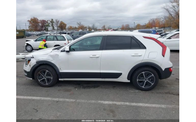 Kia Niro LX - автомобили, коли, обяви за нови и употребявани 8