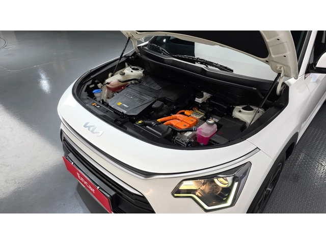 Kia Niro 1.6 Hybrid Trendy | LED | Камера | Подгрев - автомобили, коли, обяви за нови и употребявани 4