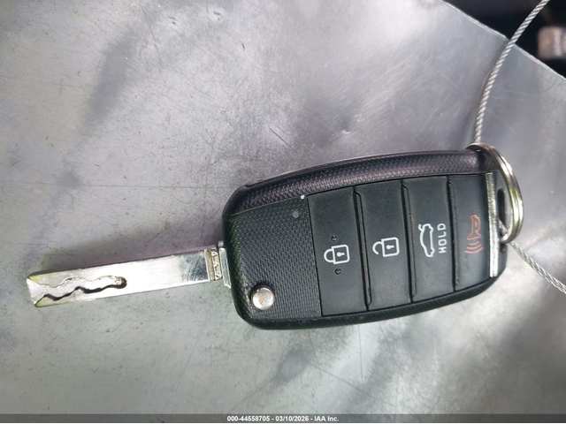 Kia Optima 2.4L I-4 DI, DOHC, VVT, 185HP Front Wheel Drive - автомобили, коли, обяви за нови и употребявани 10