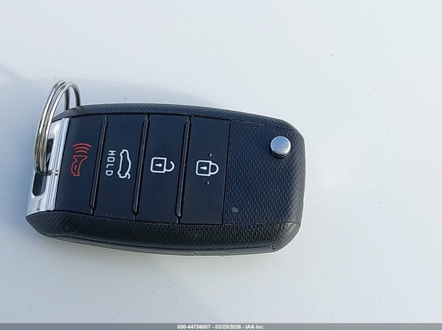 Kia Optima 2.4L I-4 DI, DOHC, VVT, 185HP Front Wheel Drive - автомобили, коли, обяви за нови и употребявани 10