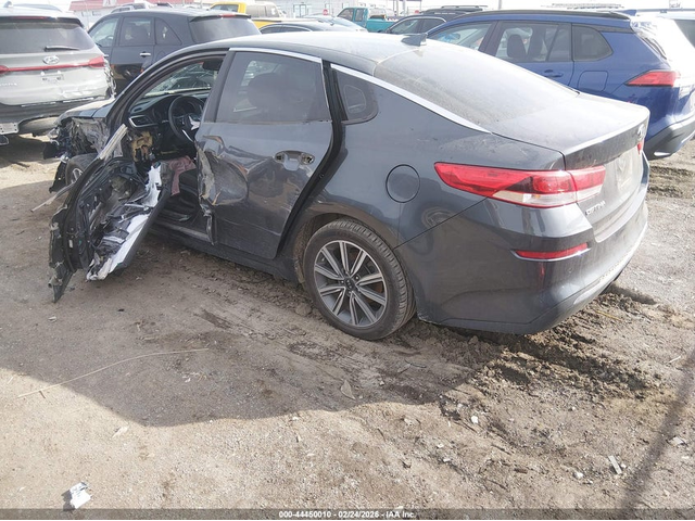 Kia Optima 2.4L I-4 DI, DOHC, VVT, 185HP Front Wheel Drive - автомобили, коли, обяви за нови и употребявани 2