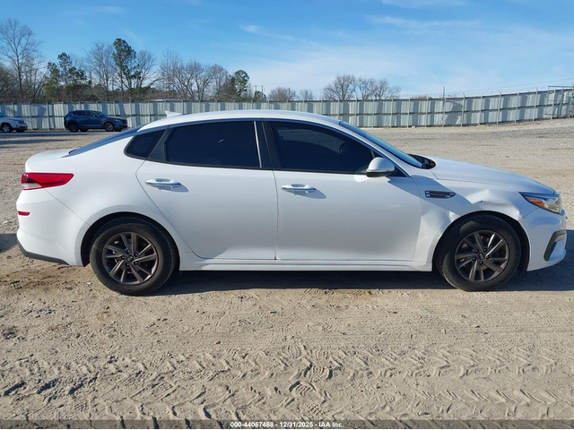 Kia Optima 2.4L I-4 DI, DOHC, VVT, 185HP Front Wheel Drive - автомобили, коли, обяви за нови и употребявани 12