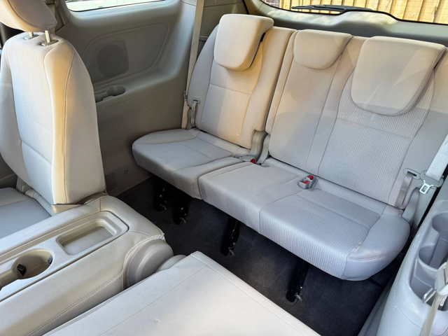 Kia Sedona - автомобили, коли, обяви за нови и употребявани 12