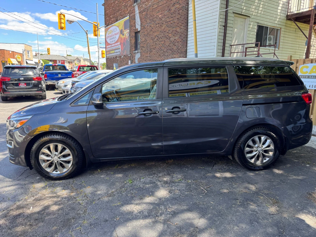Kia Sedona - автомобили, коли, обяви за нови и употребявани 13