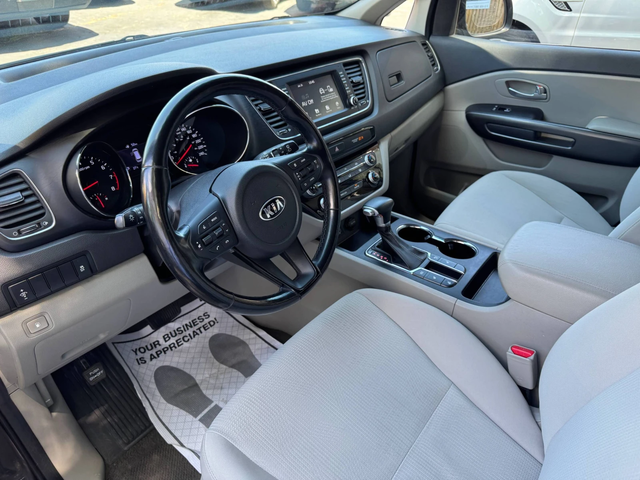 Kia Sedona - автомобили, коли, обяви за нови и употребявани 5