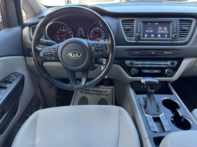 Kia Sedona - автомобили, коли, обяви за нови и употребявани 6