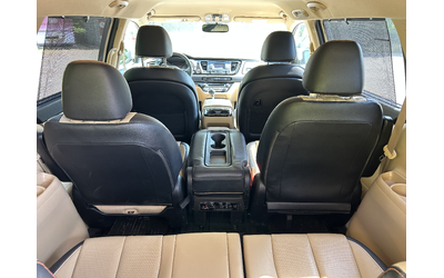 Kia Sedona EX - автомобили, коли, обяви за нови и употребявани 12