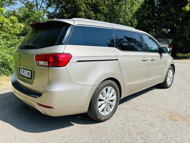 Kia Sedona EX - автомобили, коли, обяви за нови и употребявани 5