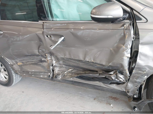 Kia Sorento 2.4L I-4 DI, DOHC, VVT, 185HP Front Wheel Drive - автомобили, коли, обяви за нови и употребявани 16