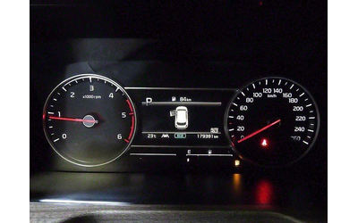 Kia Sorento - автомобили, коли, обяви за нови и употребявани 8