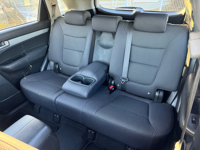 Kia Sorento 2.4i - автомобили, коли, обяви за нови и употребявани 9