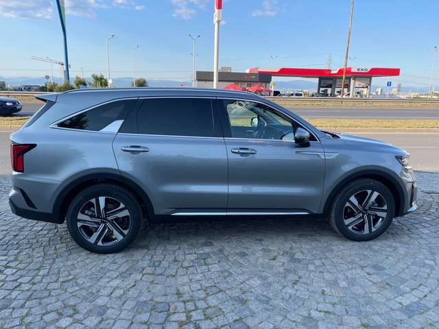 Kia Sorento Hybrid/230ps/6+ 1 - автомобили, коли, обяви за нови и употребявани 6