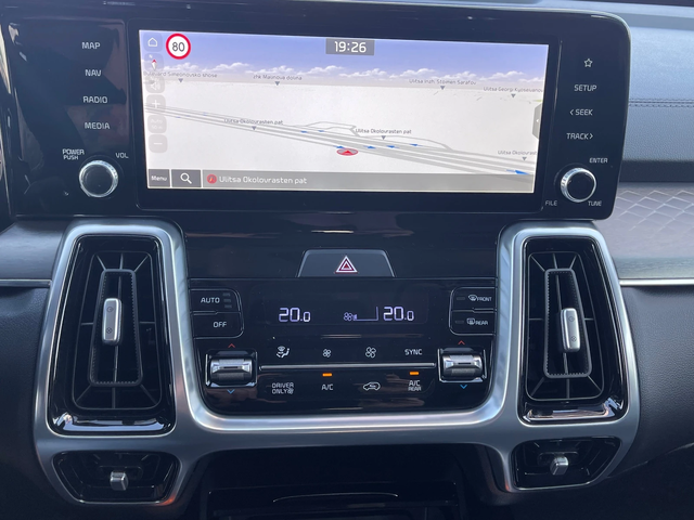 Kia Sorento Hybrid/230ps/6+ 1 - автомобили, коли, обяви за нови и употребявани 9